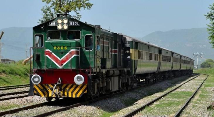 Unknown assailants open fire on Jaffar Express in Balochistan; several injured