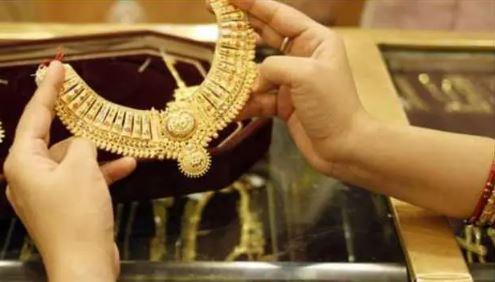 Gold prices rise in global and local markets