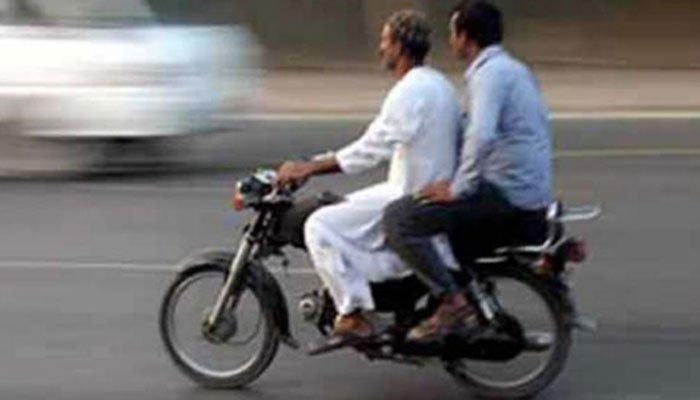 کراچی میں موٹر سائیکل کی ڈبل سواری پر پابندی عائد