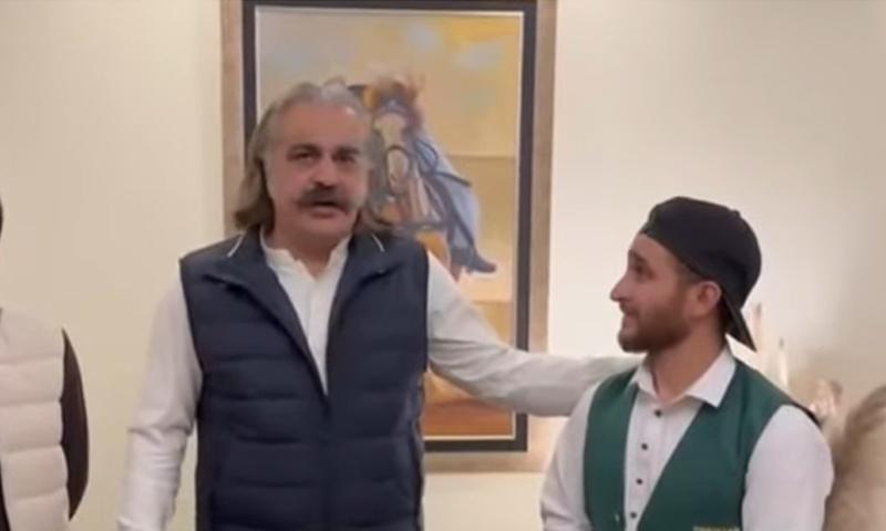 وزیراعلیٰ خیبرپختونخوا کافٹبالر محمد ریاض کو سرکاری کوچ بھرتی کرنے کا اعلان