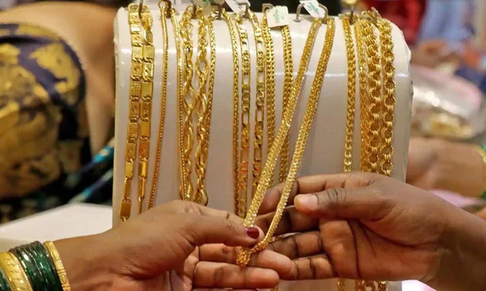 Per tola gold price surges by Rs2,800