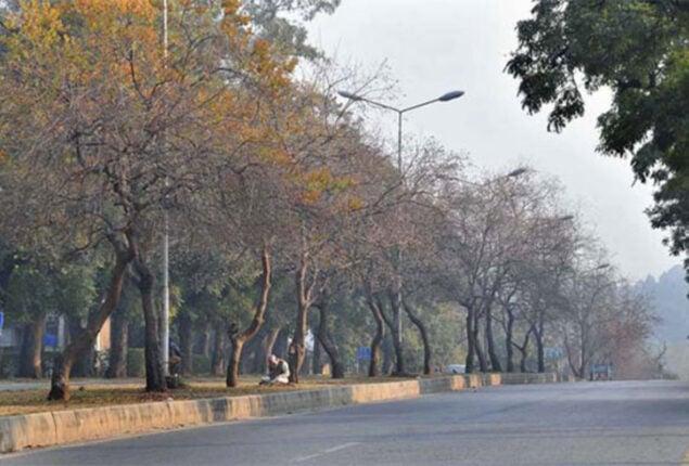 Dry weather forecasted for most of Pakistan, isolated rain in some areas