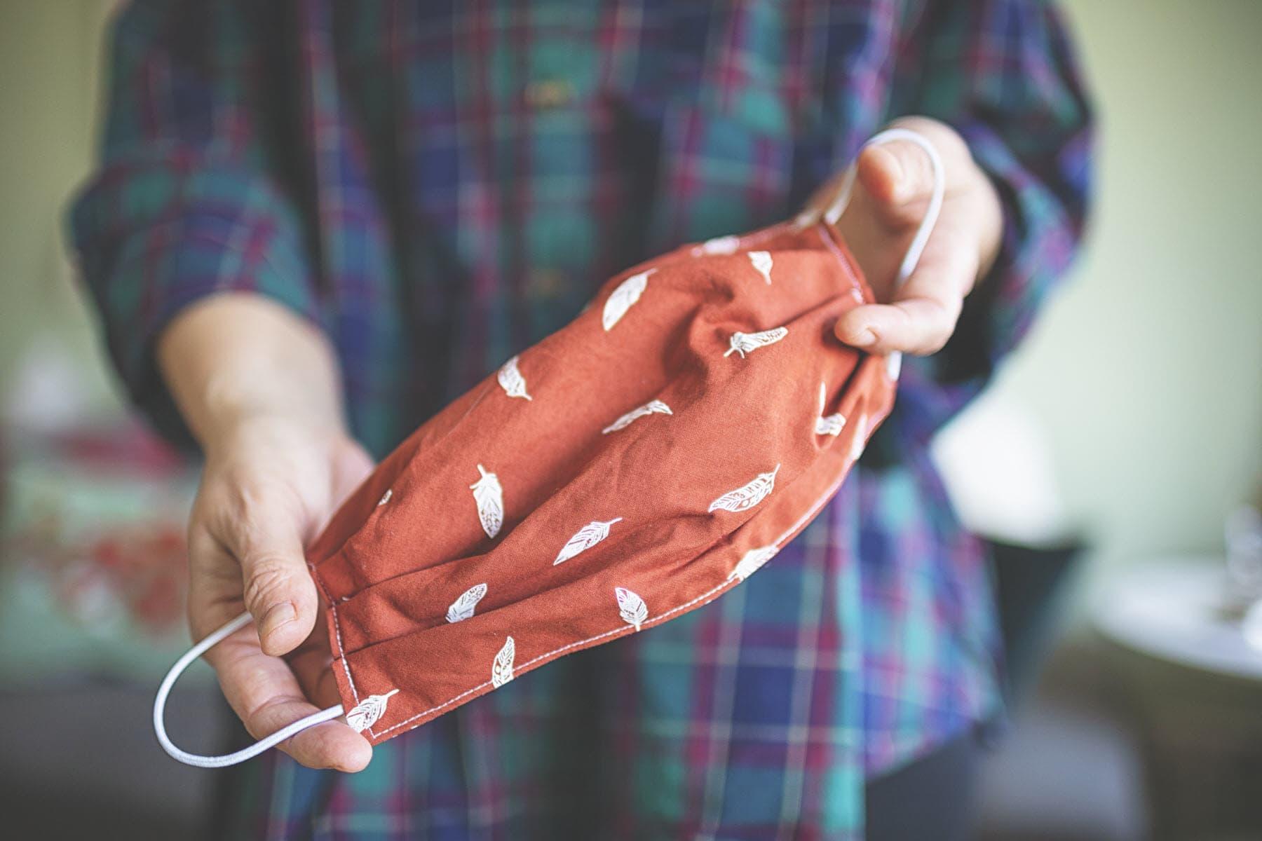 Top US health body advises against using loosely woven cloth masks