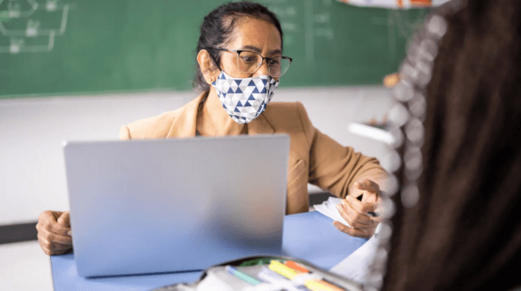 کورونا  کے مریض کتنے وقت تک بیماری کو منتقل کرسکتے ہیں؟