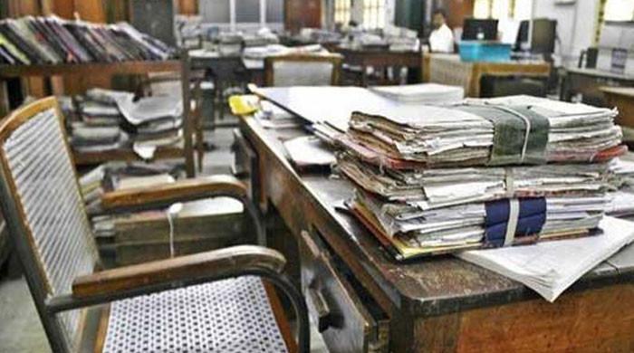 سندھ حکومت کا ماسک نہ پہننے والے سرکاری ملازمین کی تنخواہ کاٹنے کا اعلان
