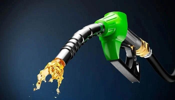 حکومت نے پیٹرولیم مصنوعات کی قیمتوں میں کمی کا اعلان کر دیا