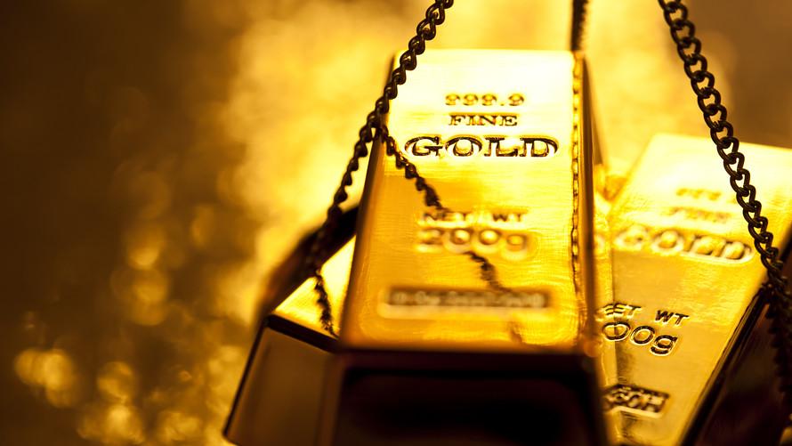 Gold slips in local and global markets