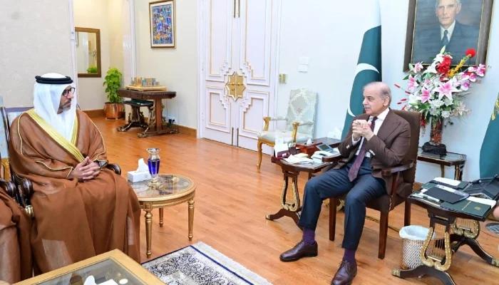 وزیر اعظم  کی  امارتی سفیر  سے  ملاقات، پاکستان کی غیر متزلزل حمایت پر یو اے ای کا شکریہ ادا کیا 