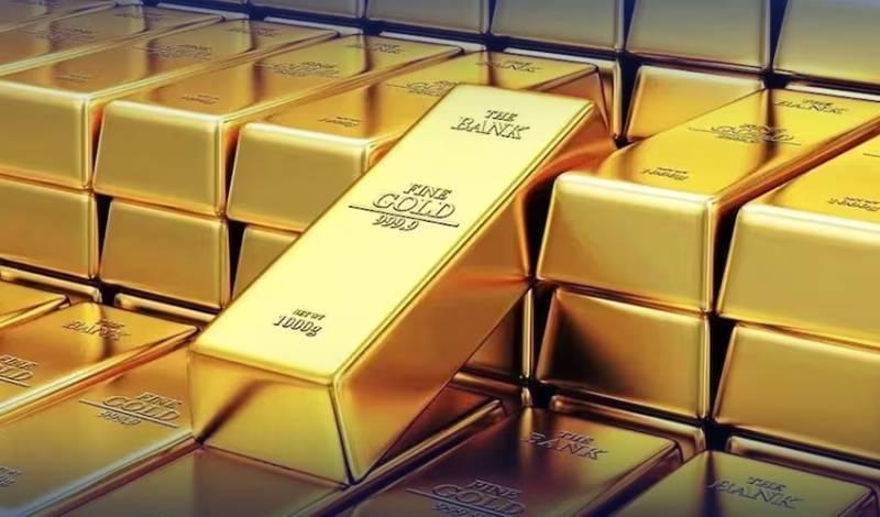 Gold prices climb sharply in global, Pakistani markets