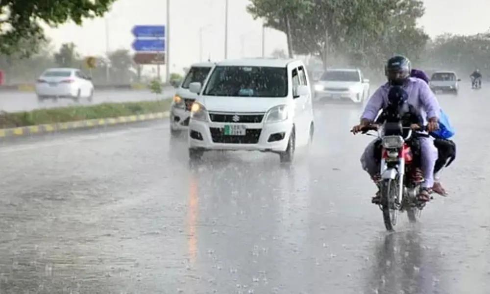 پنجاب کے مختلف شہروں میں بارش سے موسم خوشگوار، چند مقامات پر ژالہ باری کا امکان