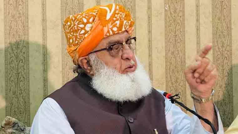 پاک فوج نے بہادری  اور مفاہمت سے ملکی سلامتی کا دفاع کیا  ،  مولانا فضل الرحمٰن