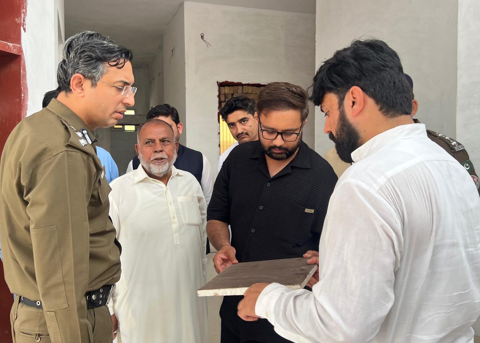 ڈی پی او جہلم کی زیر صدارت کھلی کچہری کا انعقاد ، تھانہ جلالپورشریف کی نئی بلڈنگ کا   دورہ