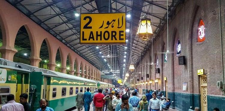 مسافروں کے لیے اچھی خبر،ریلوے اسٹیشنز پر وائی فائی کی سہولت فراہم کرنے کا فیصلہ