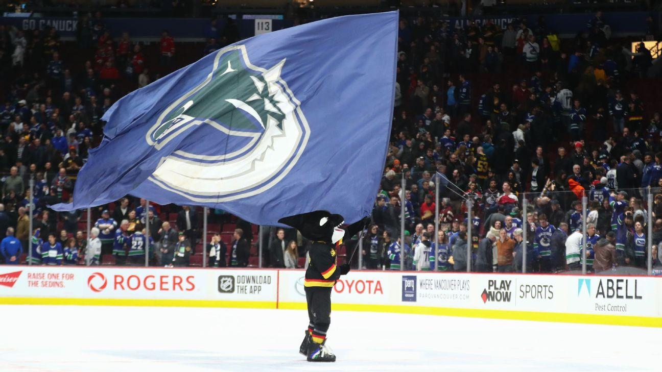 Canucks elevate assistant Foote to head coach