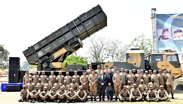 پاکستانی عوام اپنی بہادر افواج کو قومی عزت و وقار کا اصل نگہبان سمجھتے ہیں ، صدر مملکت