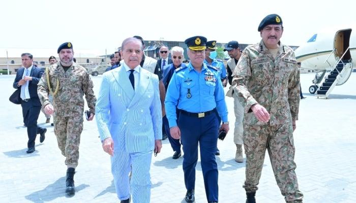 آپریشن بنیان مرصوص،وزیر اعظم  پاک بحریہ کو خراج تحسین پیش کرنے کراچی پہنچ گئے