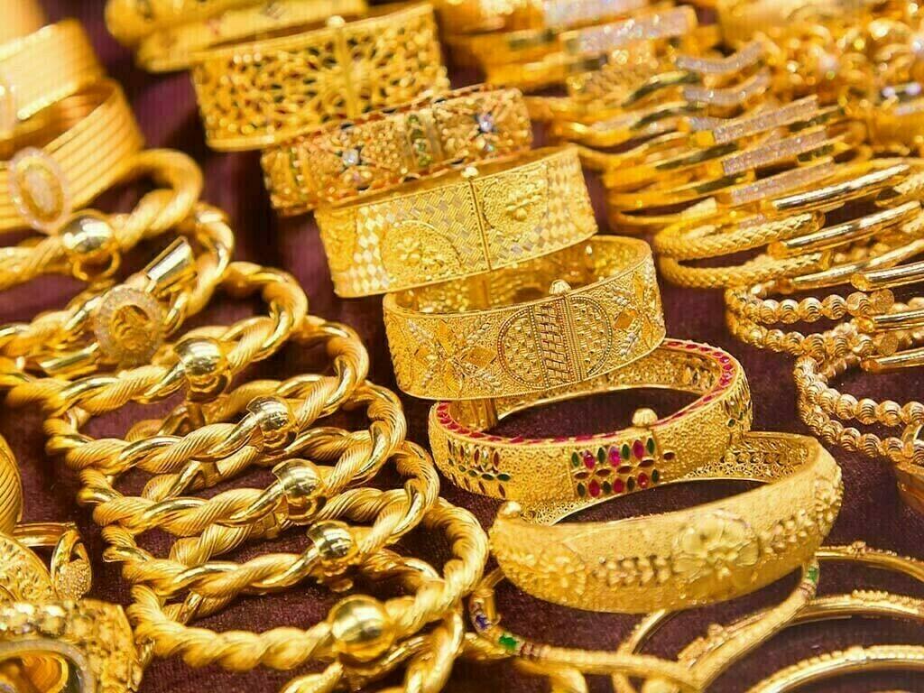 Gold prices rise in local markets as international rates climb