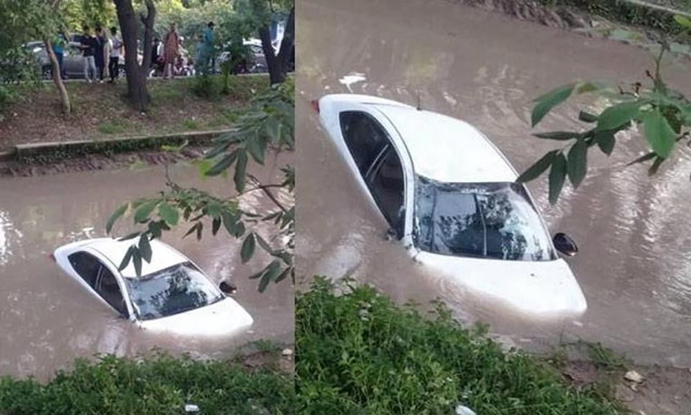 Three killed as car falls into canal in Lahore 