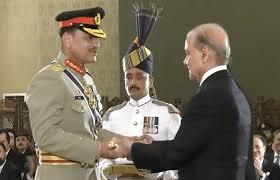صدر مملکت اور وزیر اعظم نے  آرمی چیف سید عاصم منیر کو بیٹن آف فیلڈ مارشل سے نواز دیا