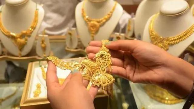 سونے کی فی تولہ قیمت میں ہزاروں روپے اضافہ