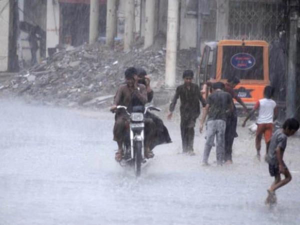 آج بھی  ملک کے مختلف شہروں میں بارش اور ژالہ باری کا امکان