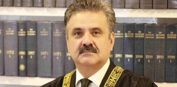 چیف جسٹس حج پر روانہ ، جسٹس منیب اختر قائم مقام چیف جسٹس کا حلف اٹھائیں گے