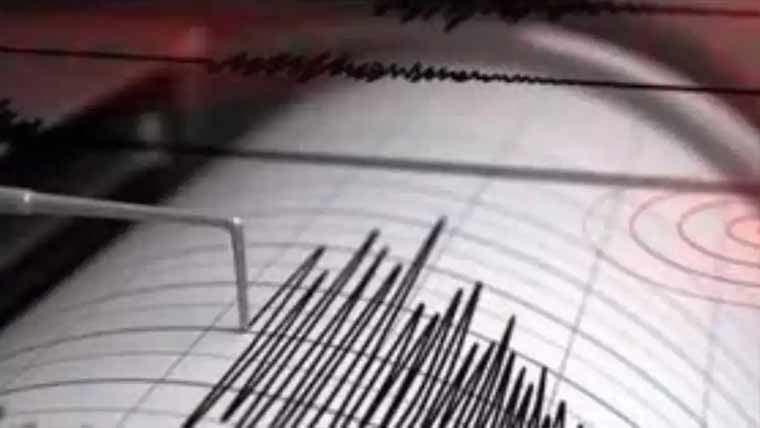 کراچی   مختلف علاقوں میں رات گئے  ایک بار پھر زلزلے کے جھٹکے