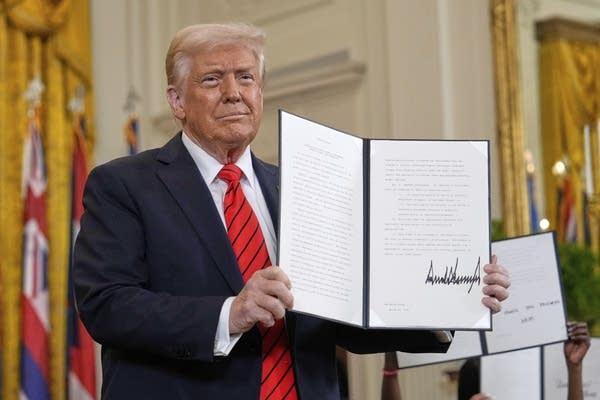 Trump seeks Supreme Court relief to resume federal job cuts