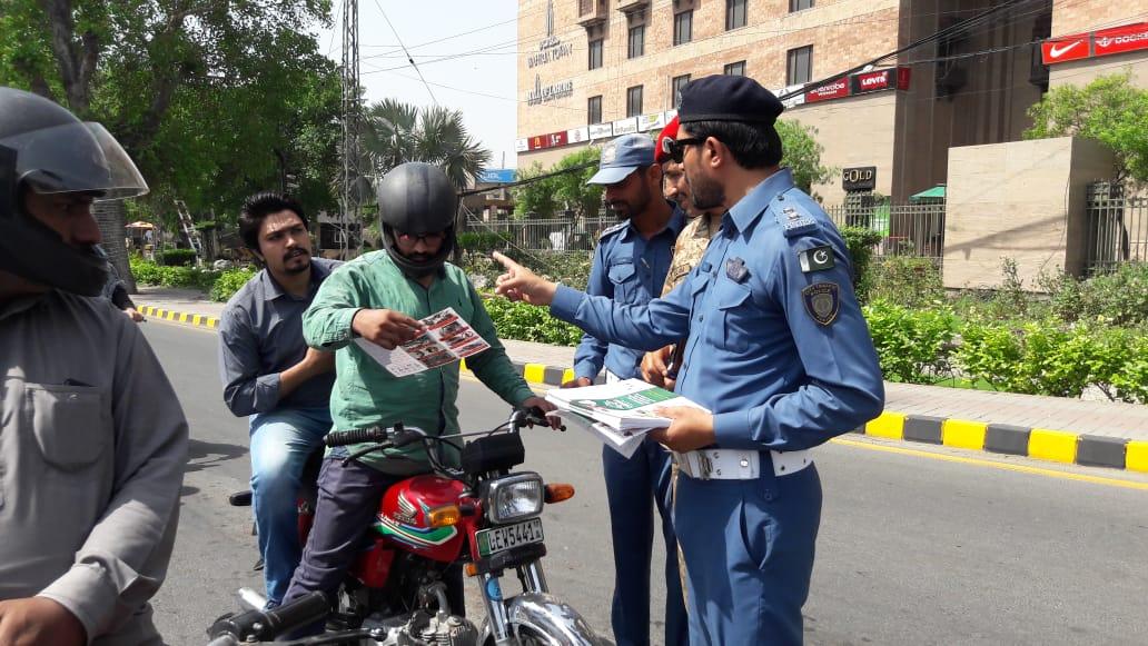 Lahore traffic wardens go high-tech with body-worn cameras