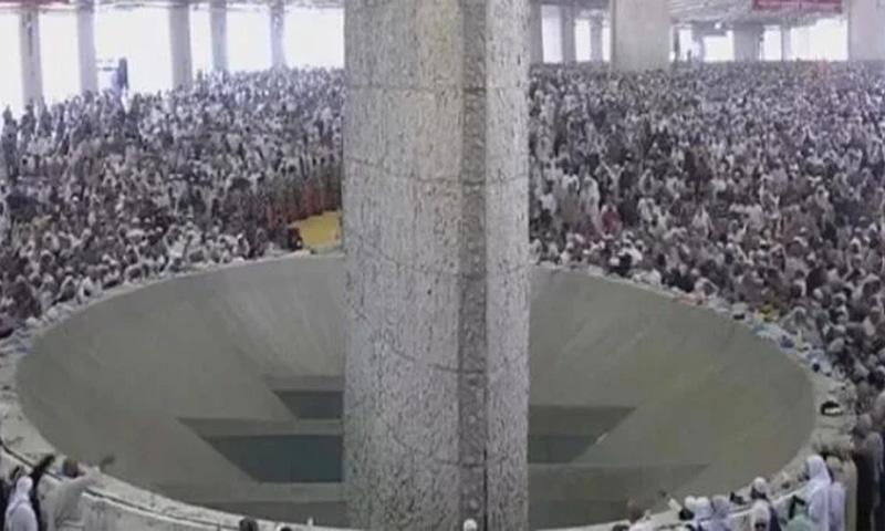 حج آخری مرحلے میں داخل ، منیٰ میں بڑے شیطان کو کنکریاں مارنے کا عمل شروع
