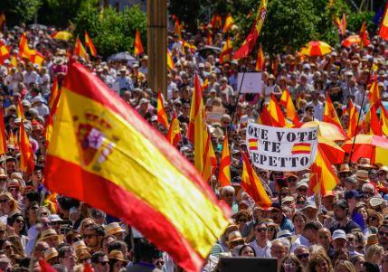 Mass protest in Madrid demands PM Sánchez’s resignation over corruption allegations