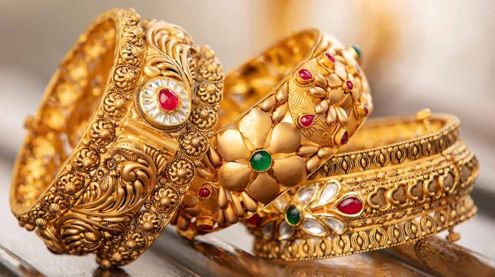 Gold prices drop significantly in Pakistan