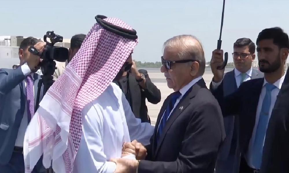 PM arrives in UAE for one day 