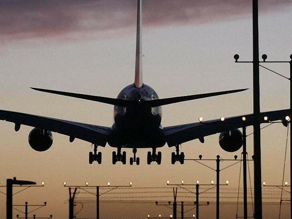 Airlines suspend flights after Israel strikes