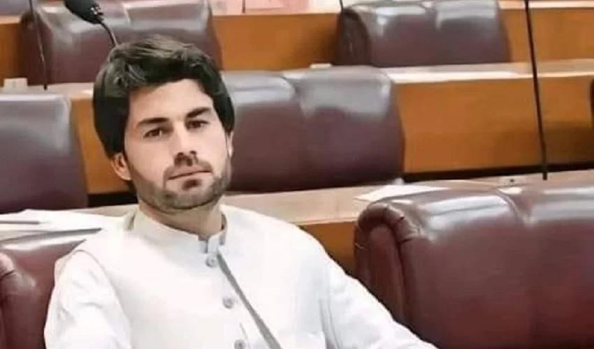 باجوڑ: وزیراعظم کے معاون خصوصی مبارک زیب کے گھر پر راکٹ حملہ