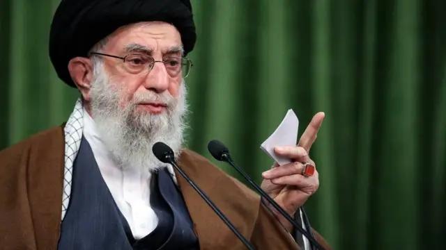 آیت اللہ علی خامنہ ای نےجنگ کےاختیارات انقلابی گارڈزکی شوری کومنتقل کردیئے
