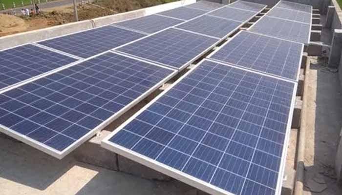  وفاقی حکومت کا سولر پینل پر عائد سیلز ٹیکس میں  8 فیصد کمی کا اعلان