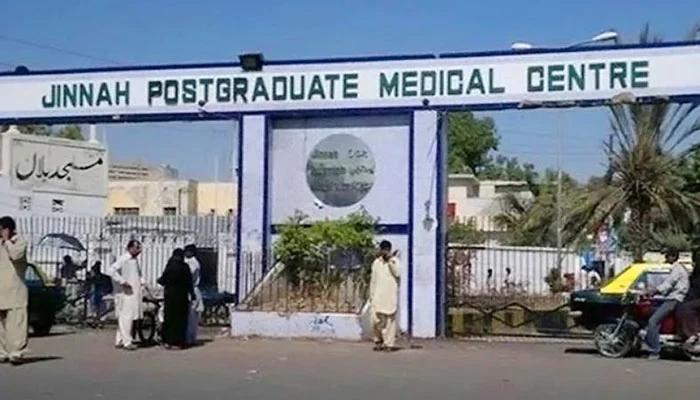 کراچی:جناح اسپتال میں کانگو وائرس کے مریض کا علاج کرنیوالے 2 ڈاکٹرز میں وائرس کی علامات