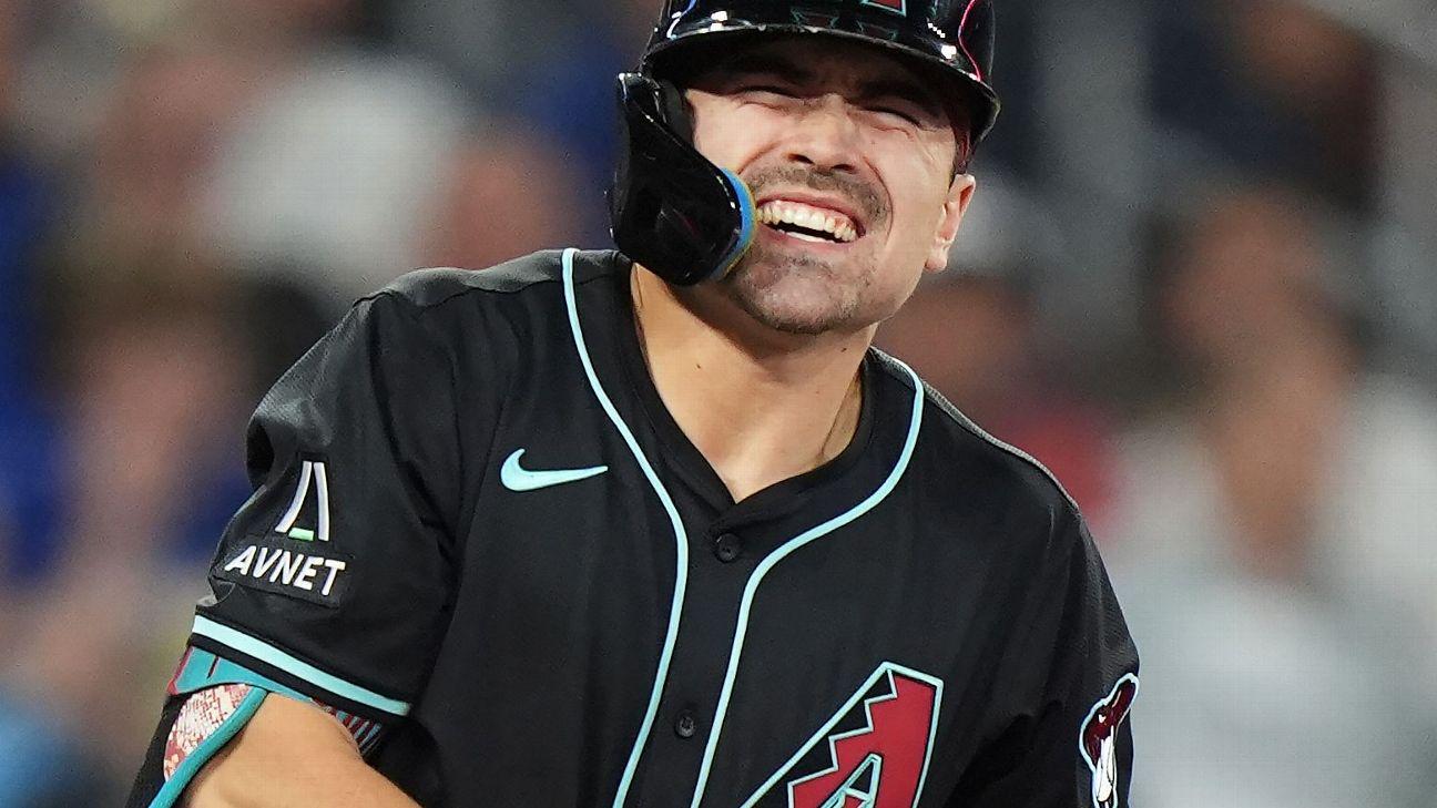 D-backs' Carroll headed to IL with wrist fracture