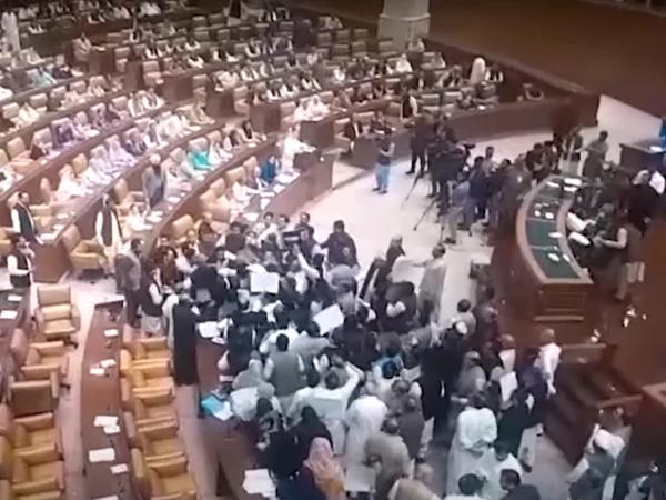 وزیر اعلی مریم نواز کی تقریر کے دوران ہلڑ بازی اور شور شرابہ،پی ٹی آئی کے 26 اراکین معطل