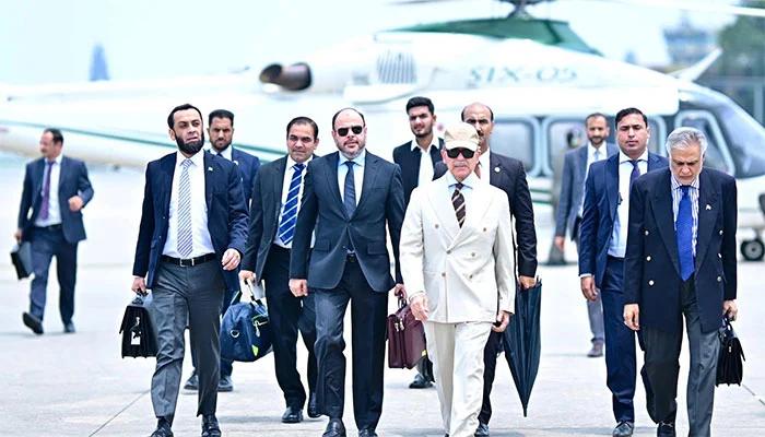 وزیراعظم شہباز شریف اقتصادی تعاون تنظیم اجلاس میں شرکت کے لیے آذربائیجان پہنچ گئے