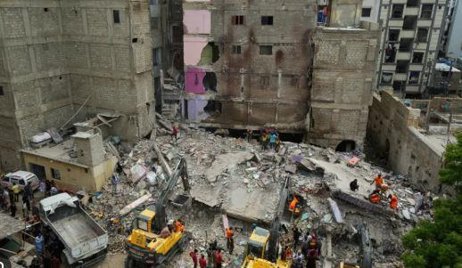Sindh Governor announces 80-square-yard plots for Lyari building collapse victims