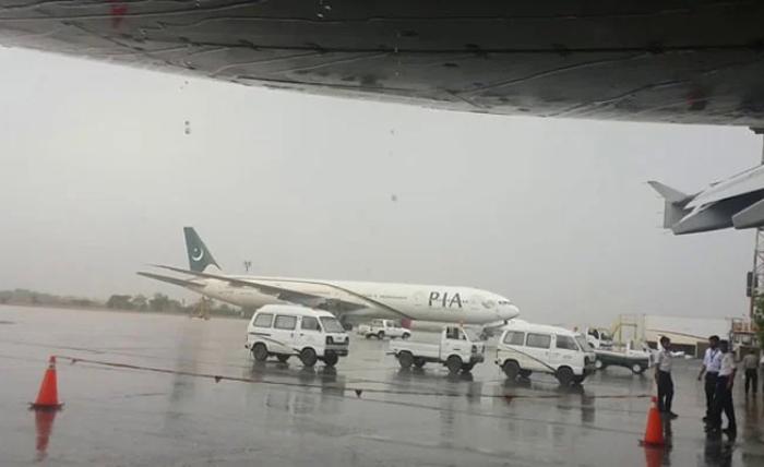 ملک کے مختلف شہروں  میں موسلا دھار بارشوں کے باعث  فضائی آپریشن شدید متاثر