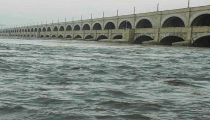 دریائے سندھ میں تونسہ بیراج پر درمیانے درجے کا سیلاب
