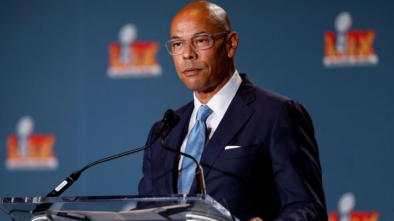 NFLPA leaders backs director Howell amid reports
