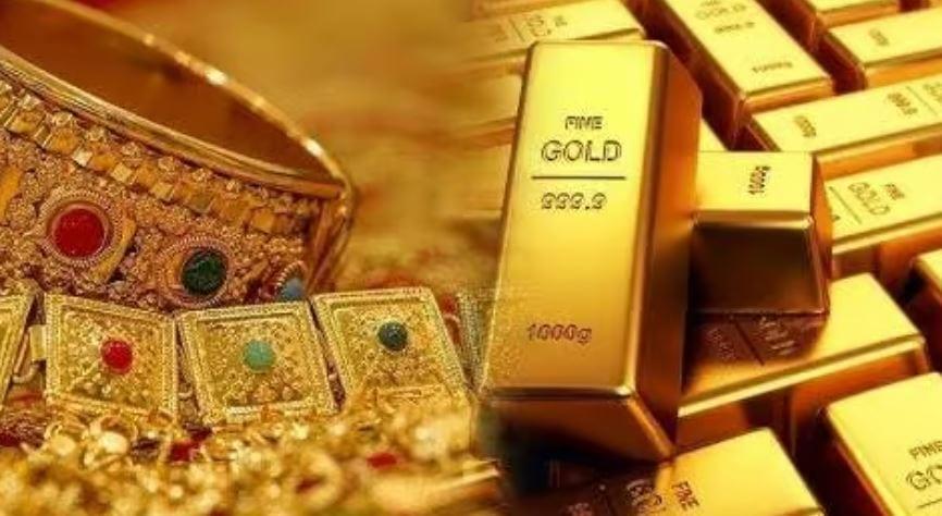 Gold price plummets Rs3,000 in Pakistan