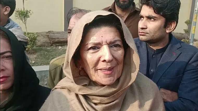 سوشل میڈیا پر ریاست مخالف سرگرمیوں کا الزام،علیمہ خان کو نوٹس جاری