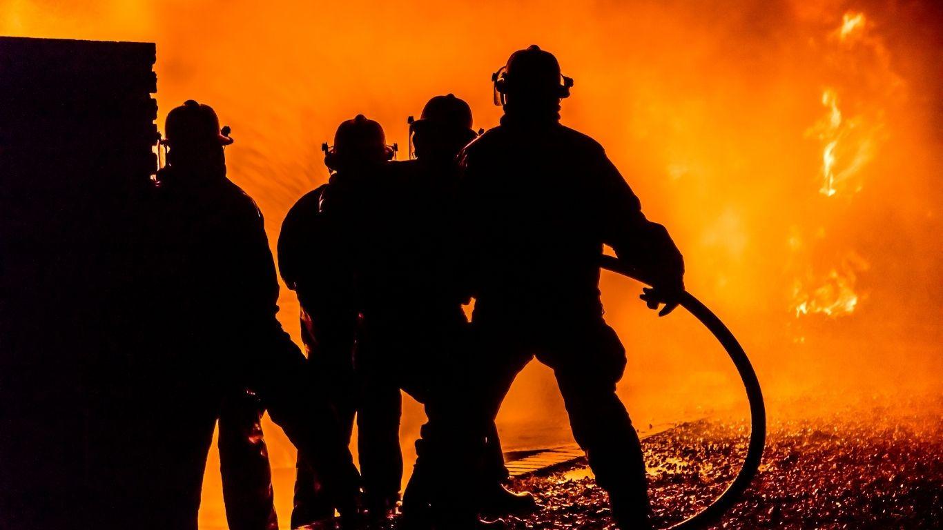 At least 60 dead in devastating Iraq mall fire