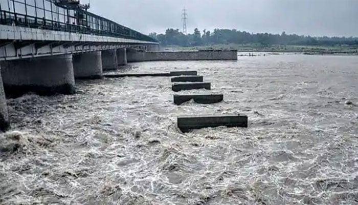 پنجاب میں شدید بارشوں کے پیش نظر سیلاب کا خدشہ، پی ڈی ایم اے کا الرٹ جاری