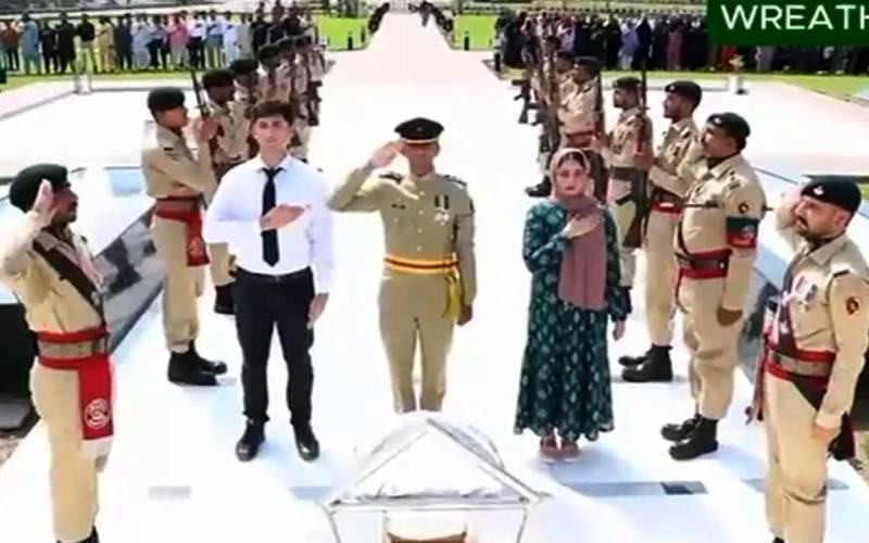 آئی ایس پی آر سمر انٹر نشپ 2025 کے طلبہء کا یادگارِ شہداء کا دورہ